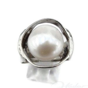 Sterling Silver Freshwater Pearl Ring - Size 8